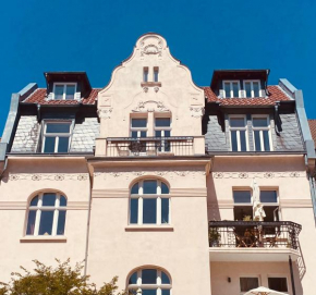 Jugendstil-Altbauwohnung mit Dachterrasse direkt an der Karlsaue